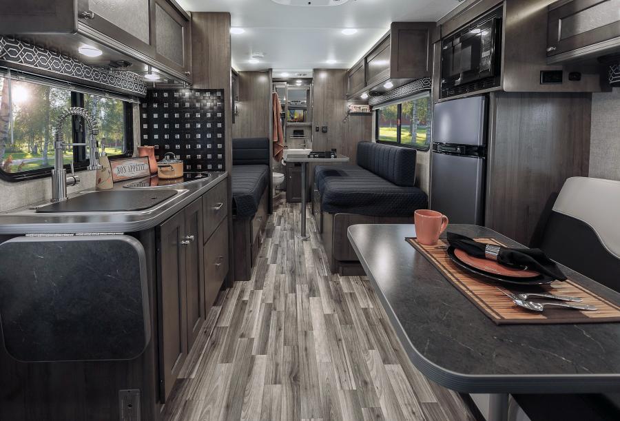 Интерьер Winnebago Fuse 2016 года  (фото 4 из 4)